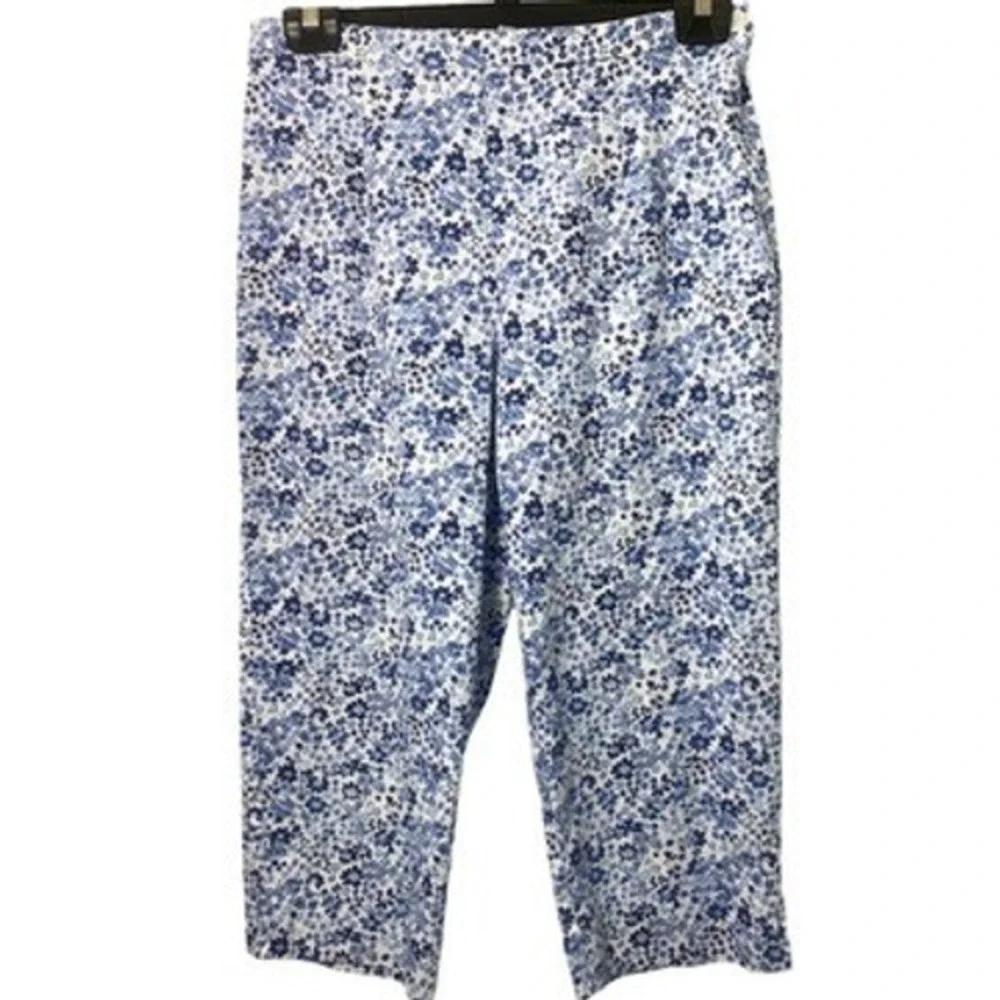 Chaus Capri Shorts Women Size 12 Blue White Floral Stretch Comfy Vacation Travel